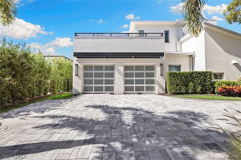 790 6th Avenue N Naples FL 34102