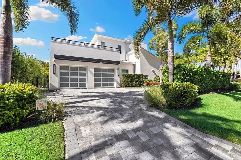 790 6th Avenue N Naples FL 34102