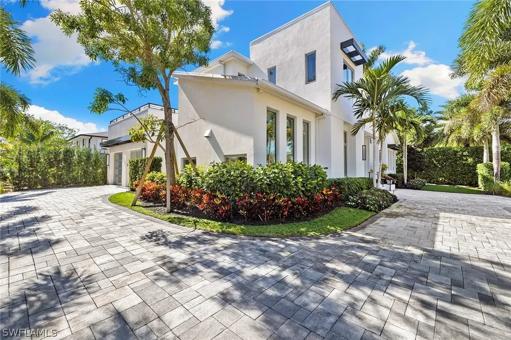 790 6th Avenue N Naples FL 34102