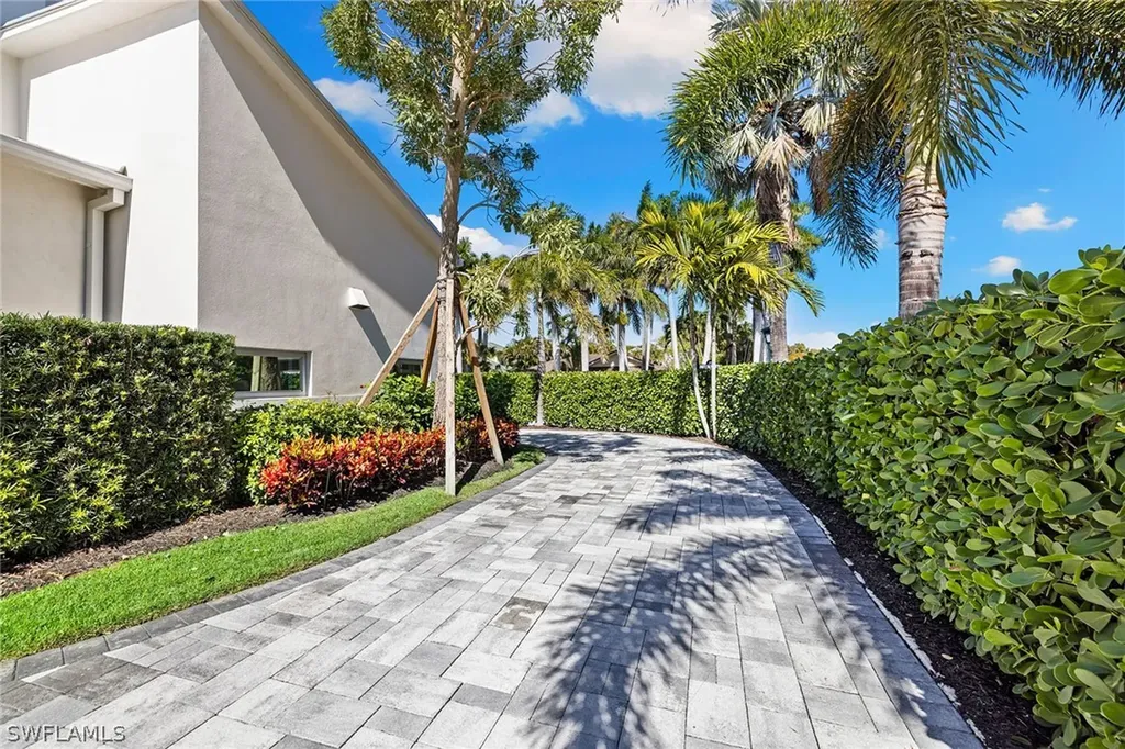 790 6th Avenue N Naples FL 34102