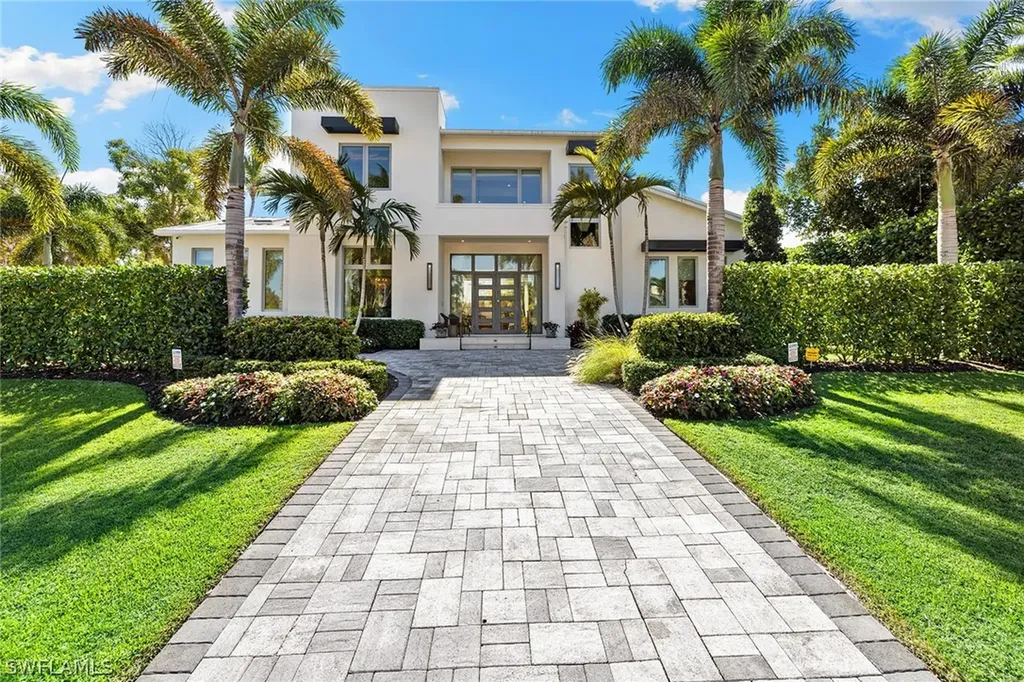 790 6th Avenue N Naples FL 34102