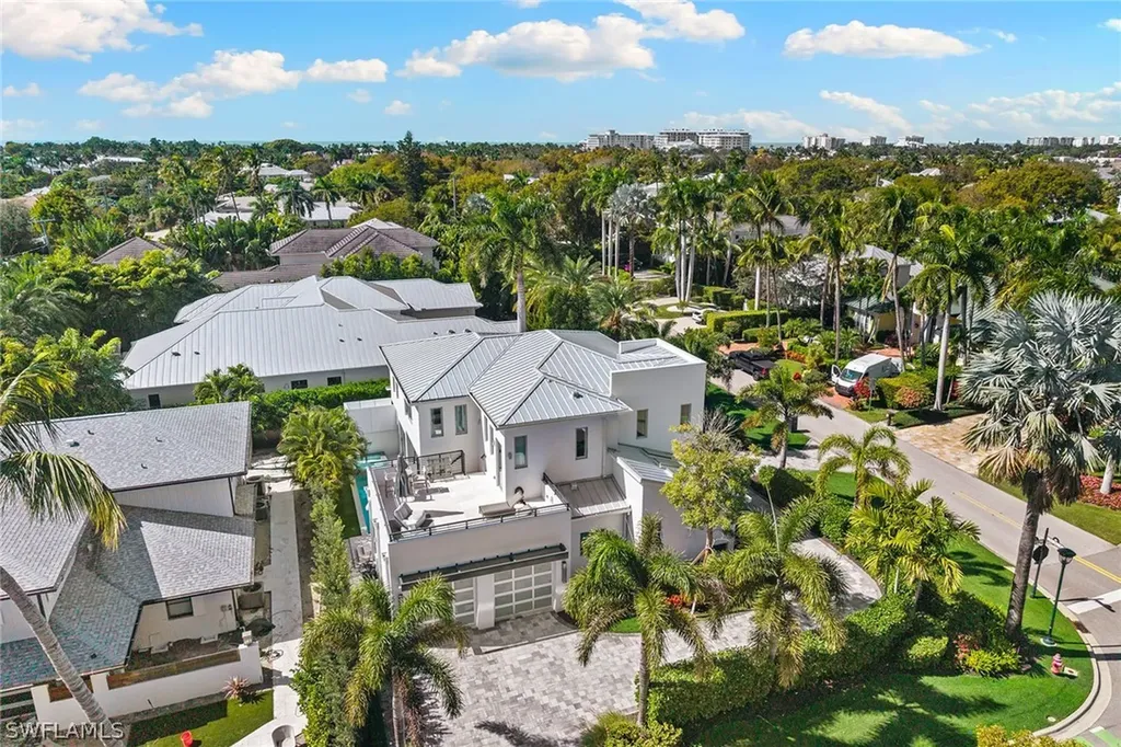 790 6th Avenue N Naples FL 34102