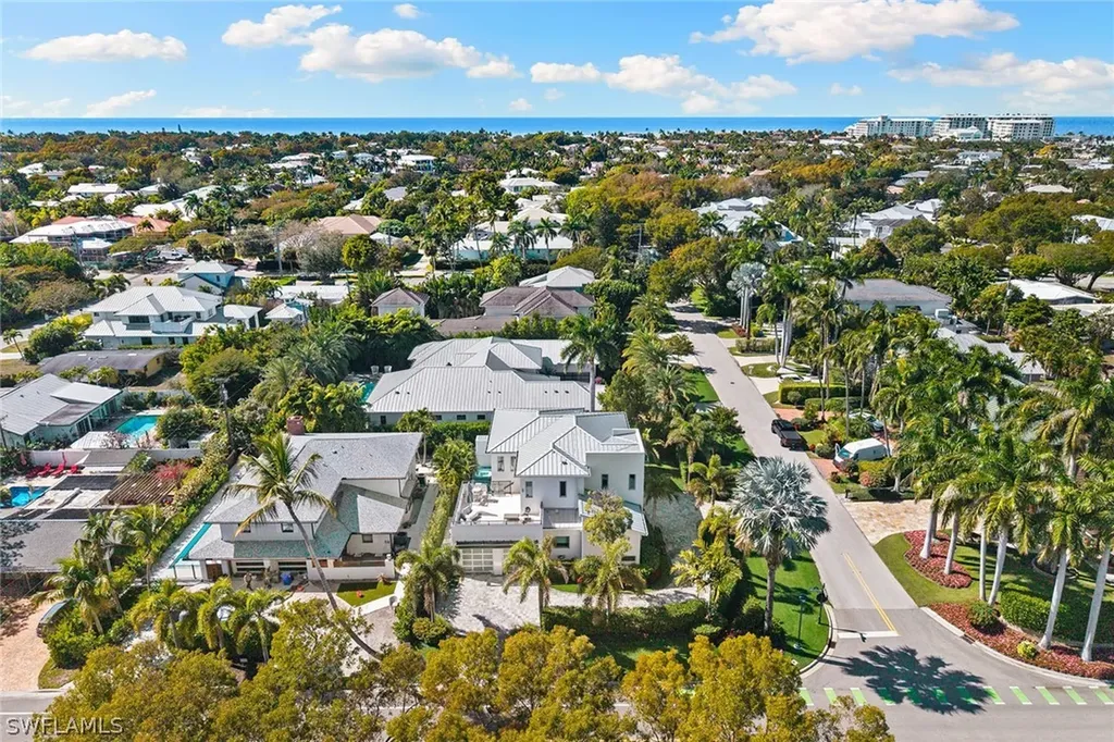 790 6th Avenue N Naples FL 34102