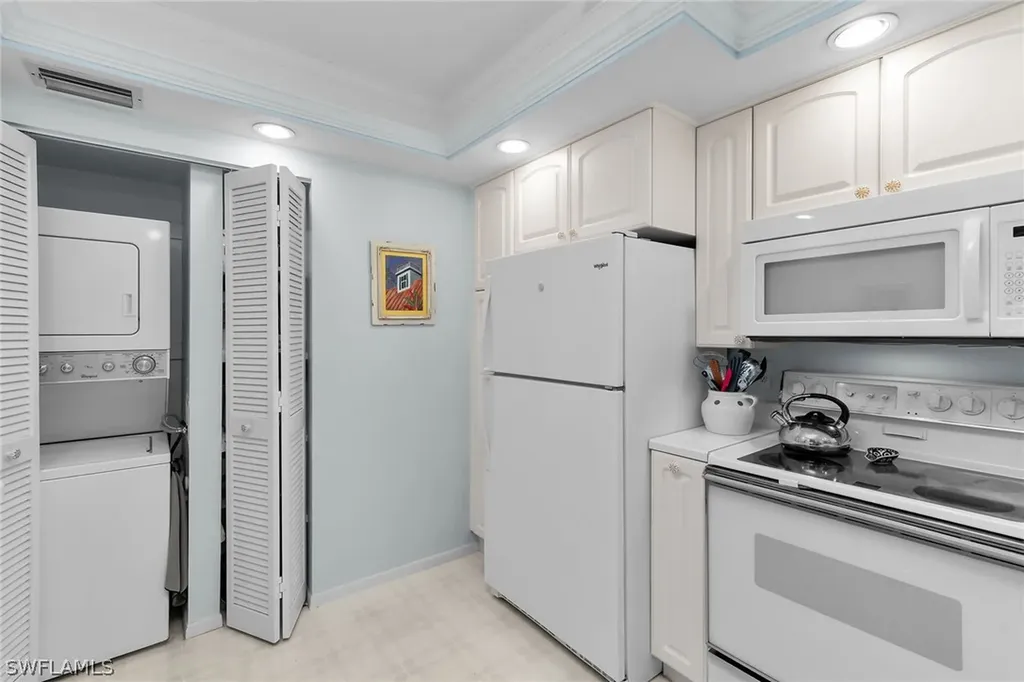 4150 Crayton Road Naples FL 34103