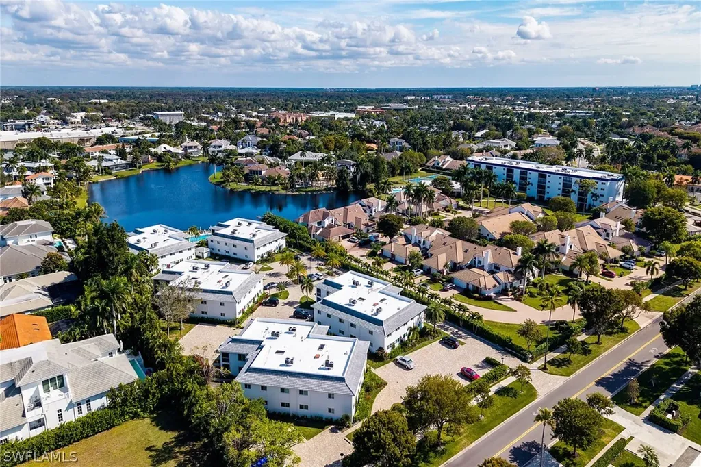 4150 Crayton Road Naples FL 34103