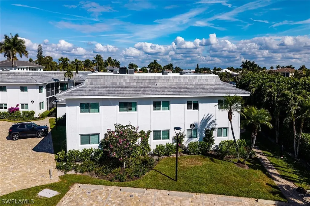4150 Crayton Road Naples FL 34103