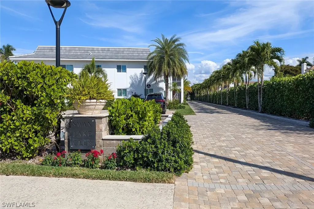 4150 Crayton Road Naples FL 34103