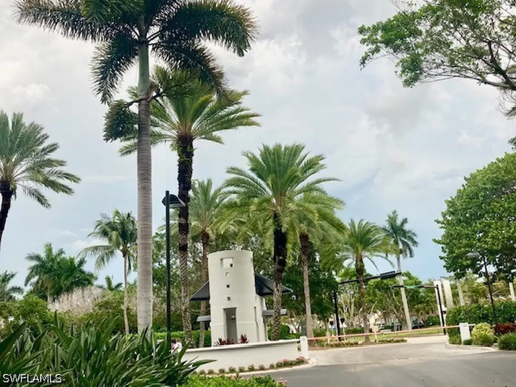 4150 Crayton Road Naples FL 34103