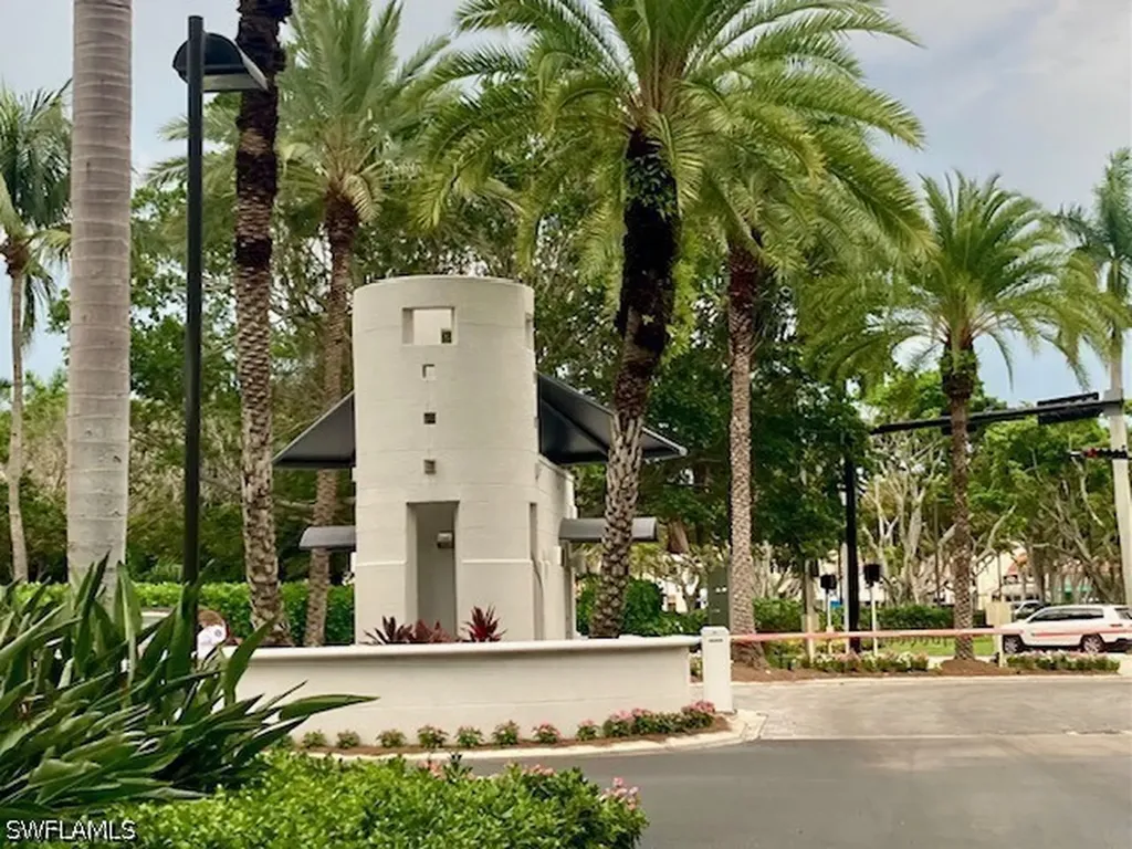 4150 Crayton Road Naples FL 34103