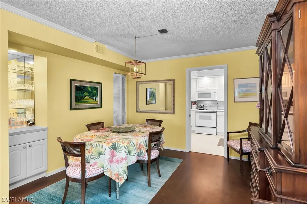 4150 Crayton Road Naples FL 34103