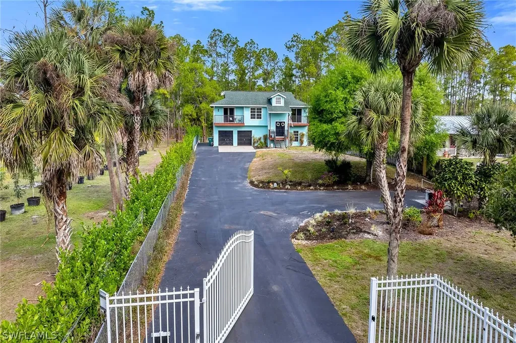 4105 2nd Avenue NE Naples FL 34120