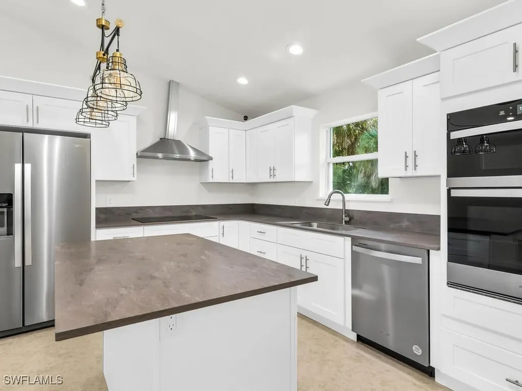 200 Cays Drive Naples FL 34114
