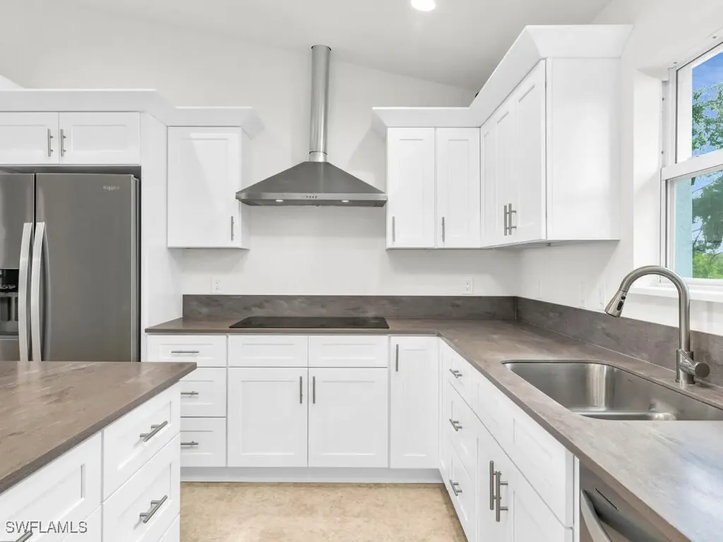 200 Cays Drive Naples FL 34114