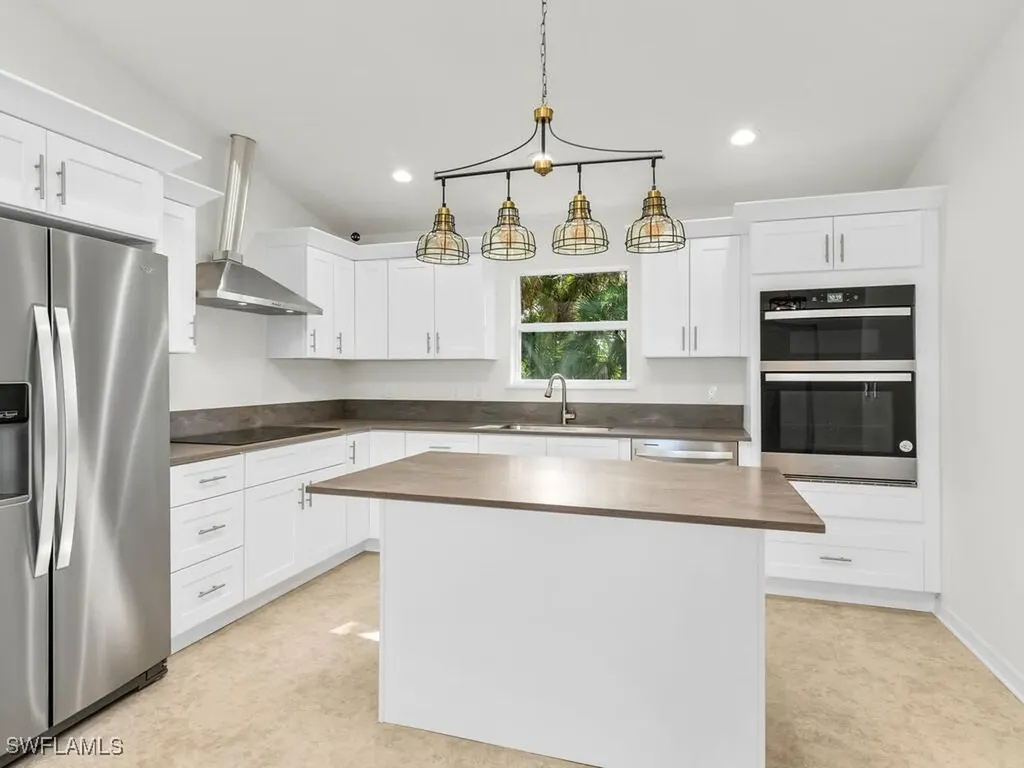 200 Cays Drive Naples FL 34114