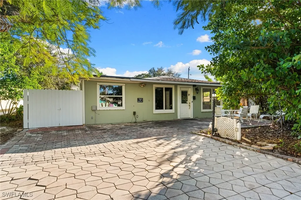 1204 Ridge Street Naples FL 34103