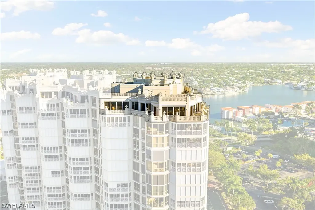 Naples FL, 4021 Gulf Shore Boulevard N, Unit 11