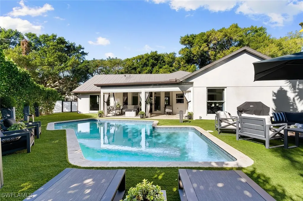 Naples FL, 2570 Crayton Road