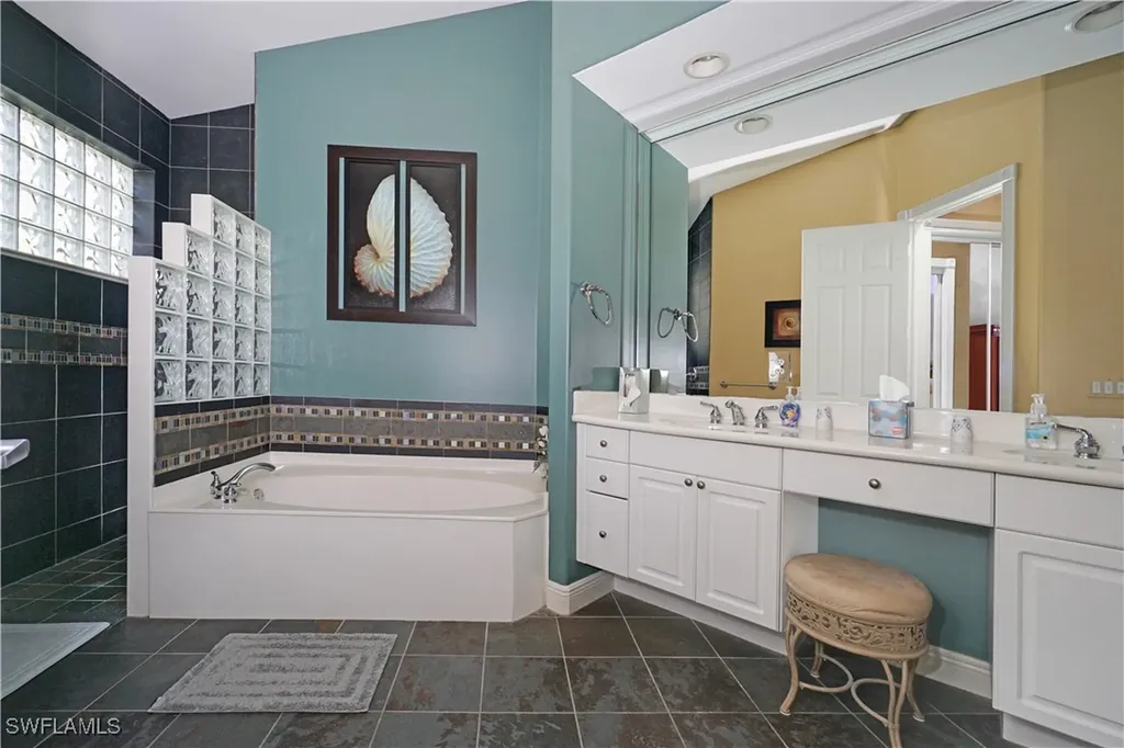 5065 Kensington High Street Naples FL 34105