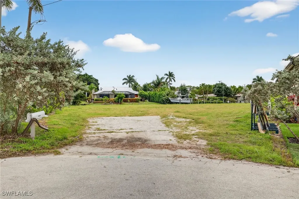 1693 Bonita Court Naples FL 34102