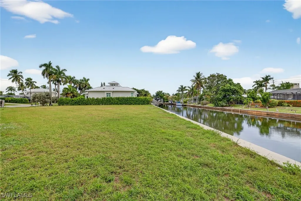 1693 Bonita Court Naples FL 34102