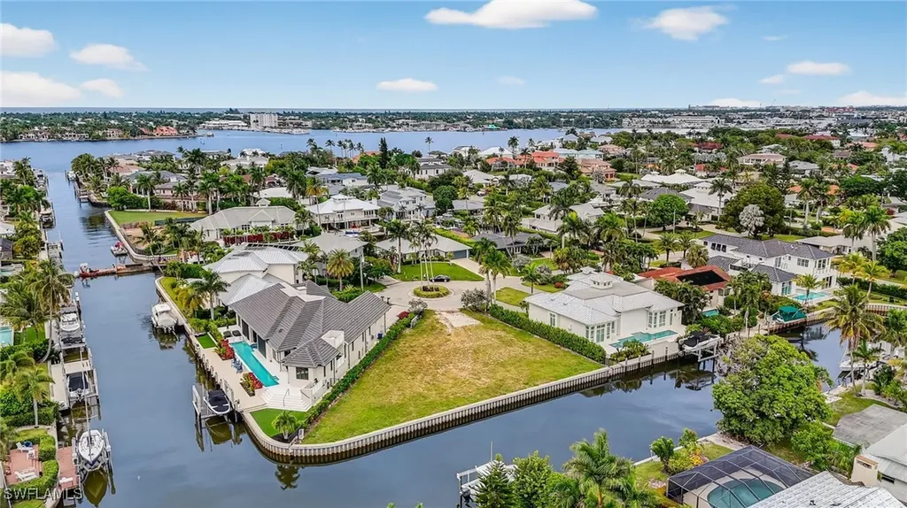 1693 Bonita Court Naples FL 34102