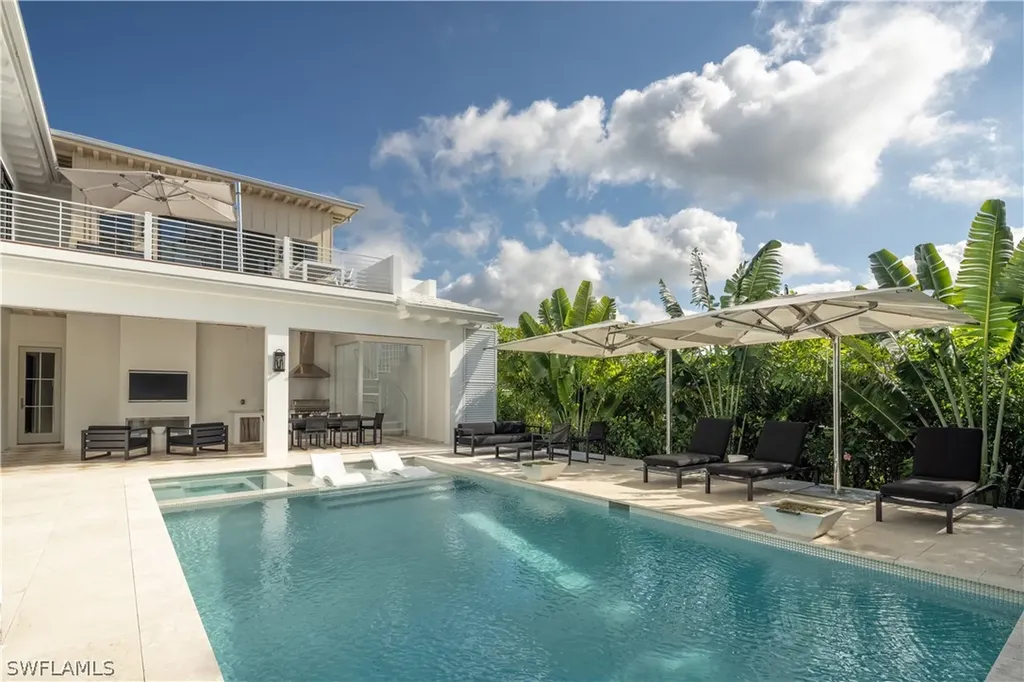3770 Crayton Road Naples FL 34103