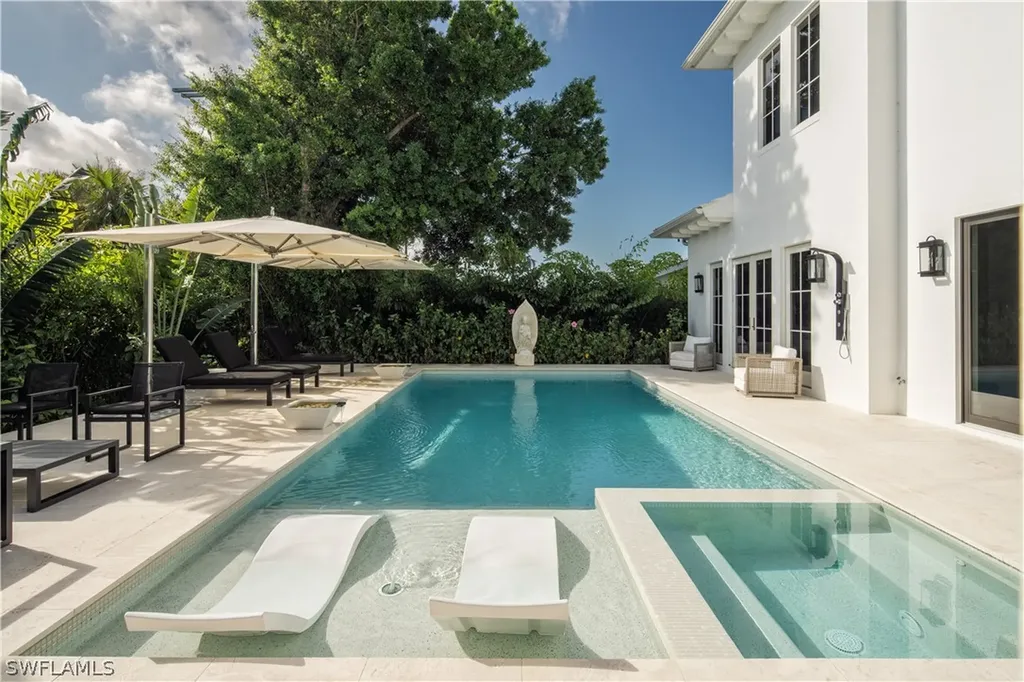 3770 Crayton Road Naples FL 34103
