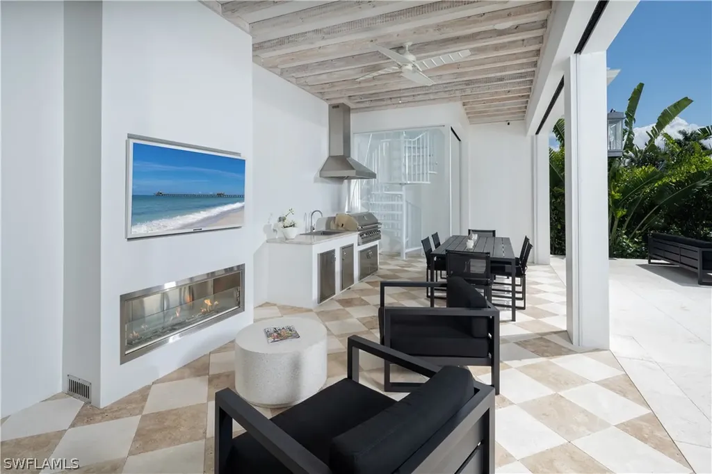 3770 Crayton Road Naples FL 34103