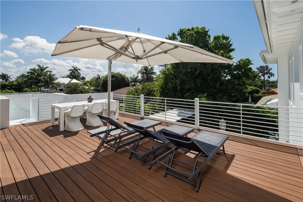 3770 Crayton Road Naples FL 34103