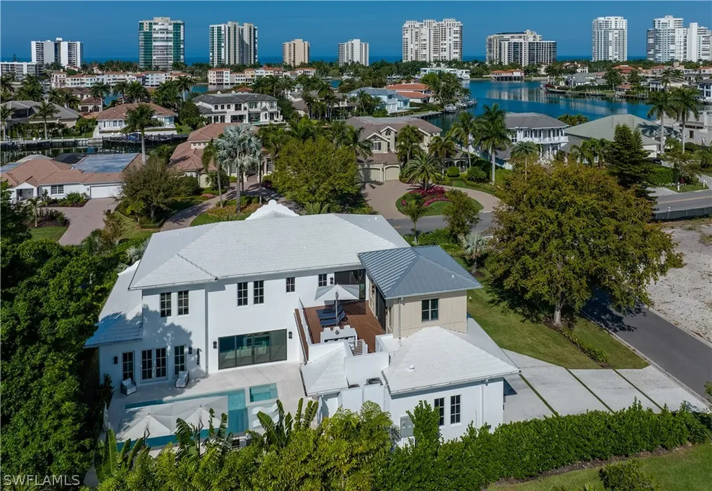 3770 Crayton Road Naples FL 34103