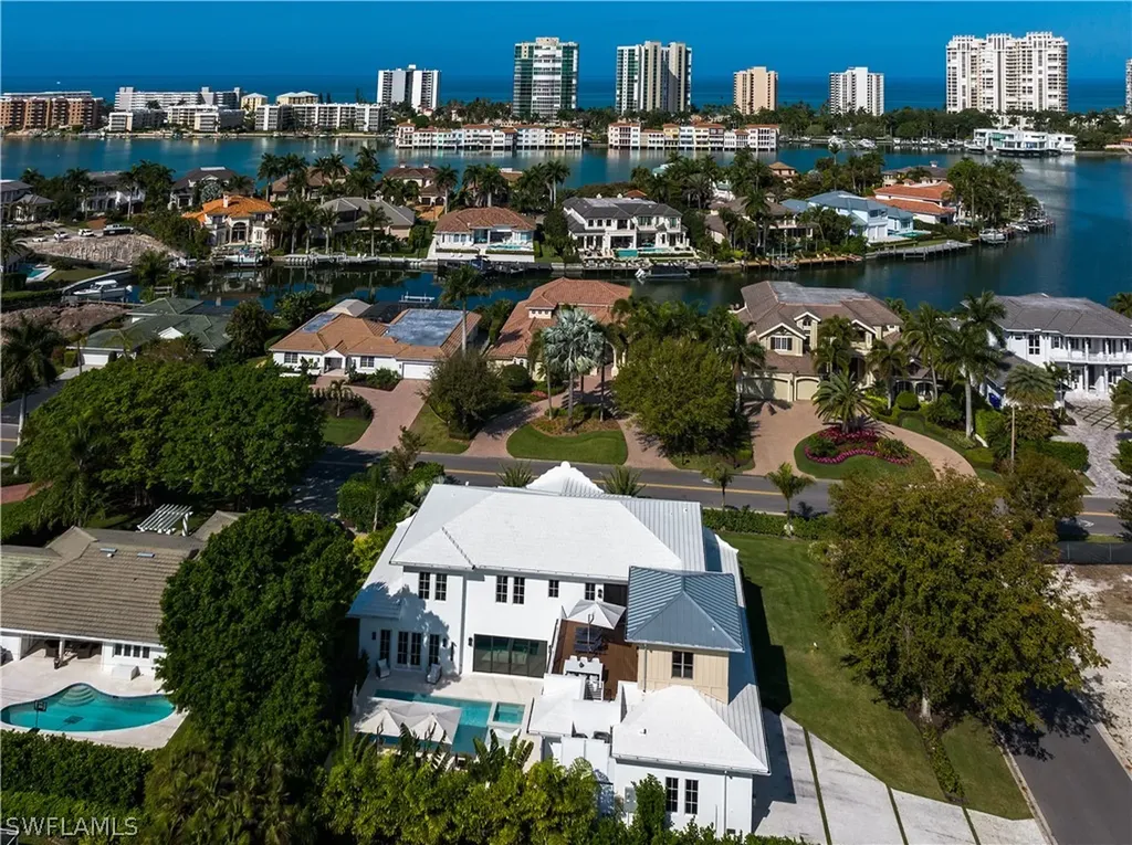 3770 Crayton Road Naples FL 34103