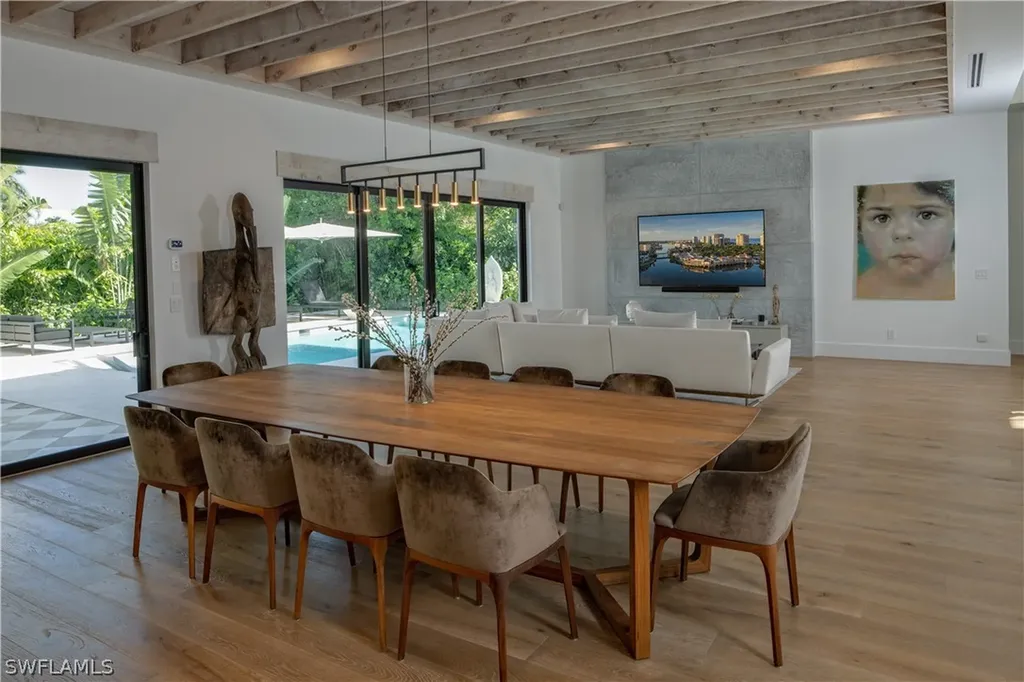 3770 Crayton Road Naples FL 34103