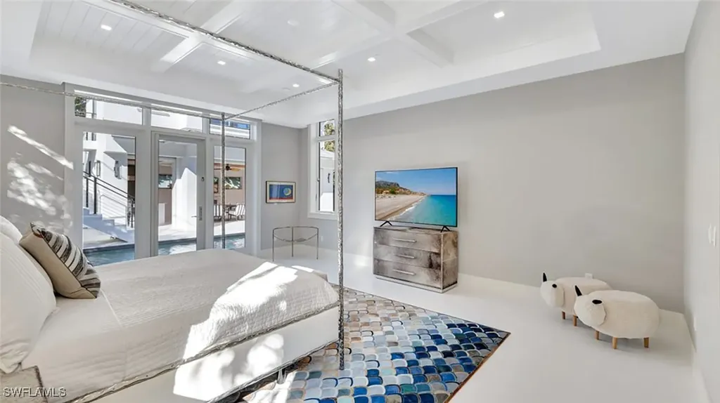739 5th Avenue N Naples FL 34102