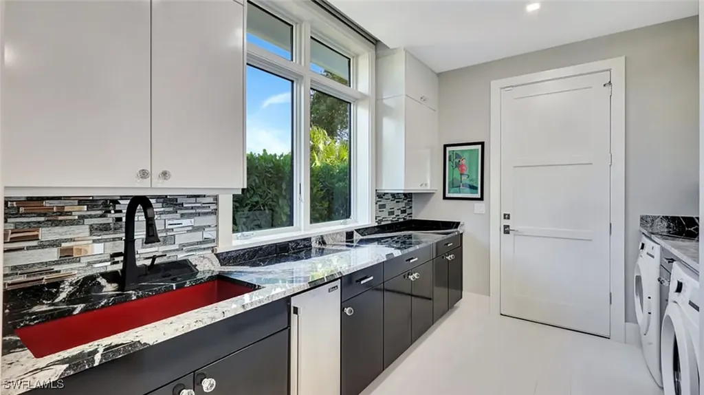 739 5th Avenue N Naples FL 34102