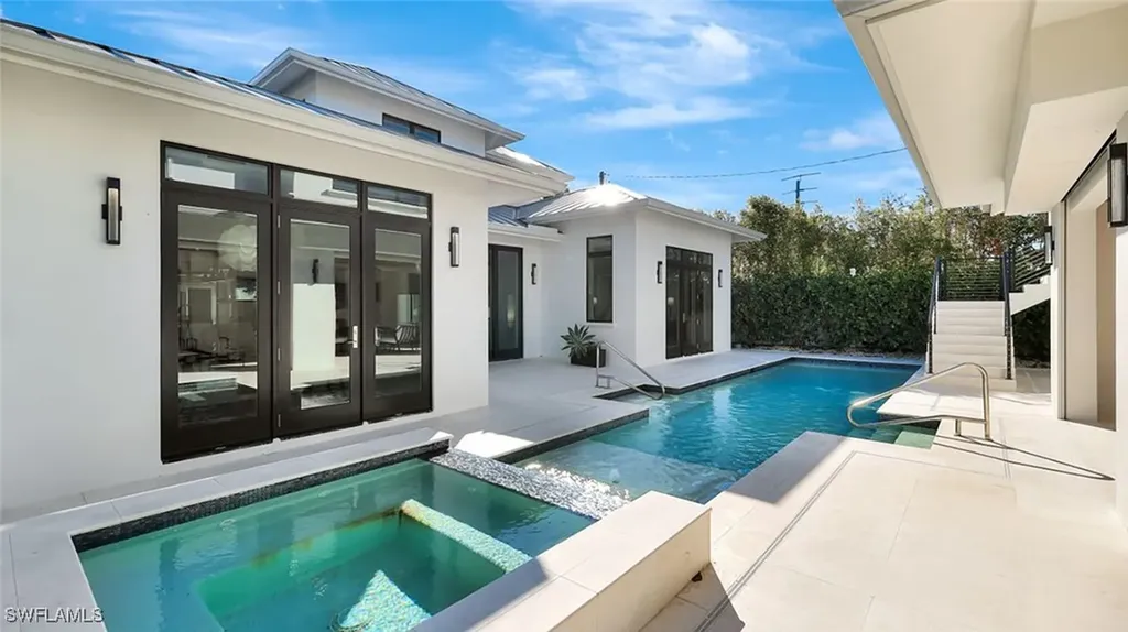 739 5th Avenue N Naples FL 34102