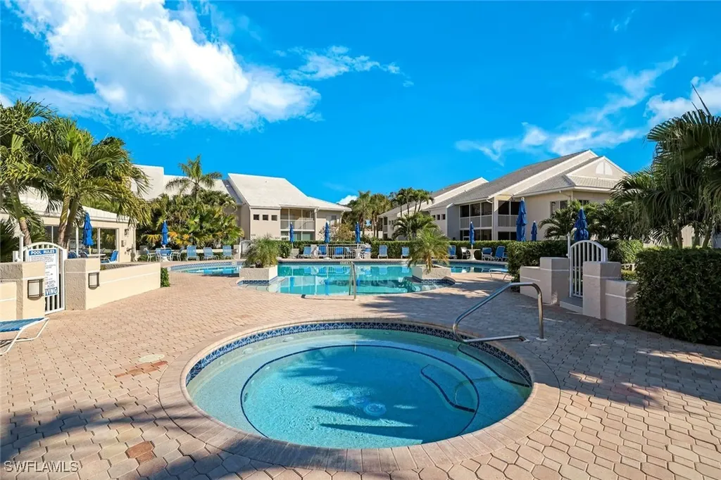 5801 Glencove Drive Naples FL 34108