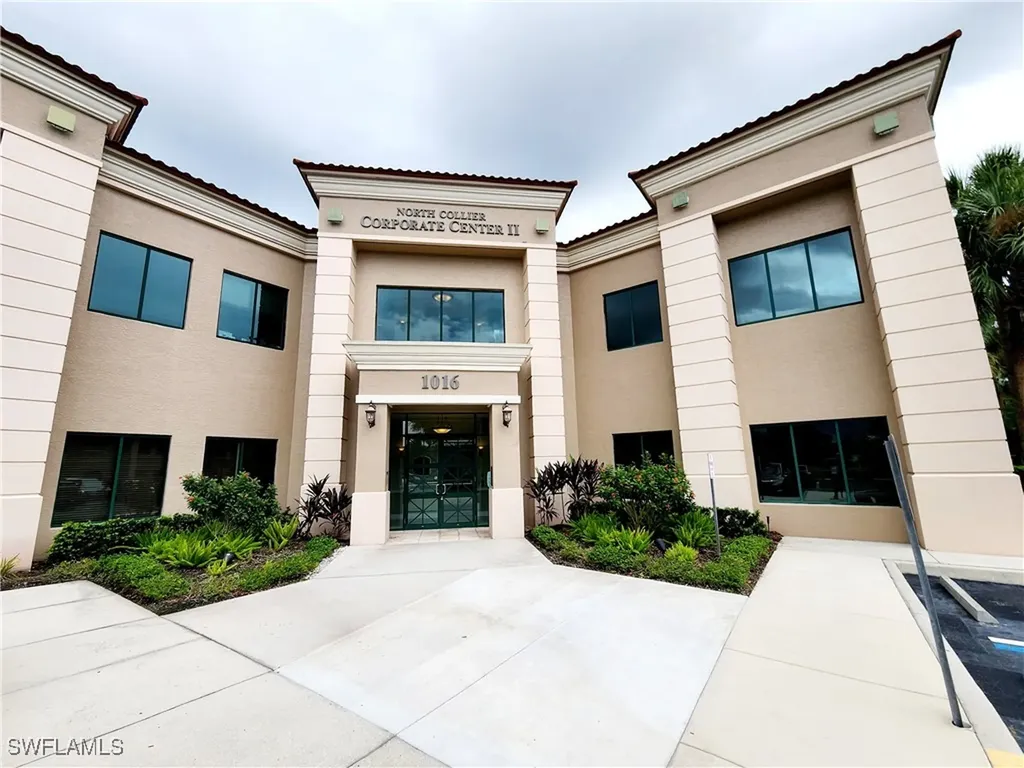 1016 Collier Center Way Naples FL 34110