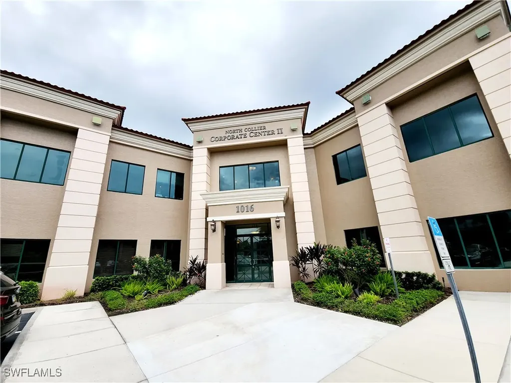 1016 Collier Center Way Naples FL 34110