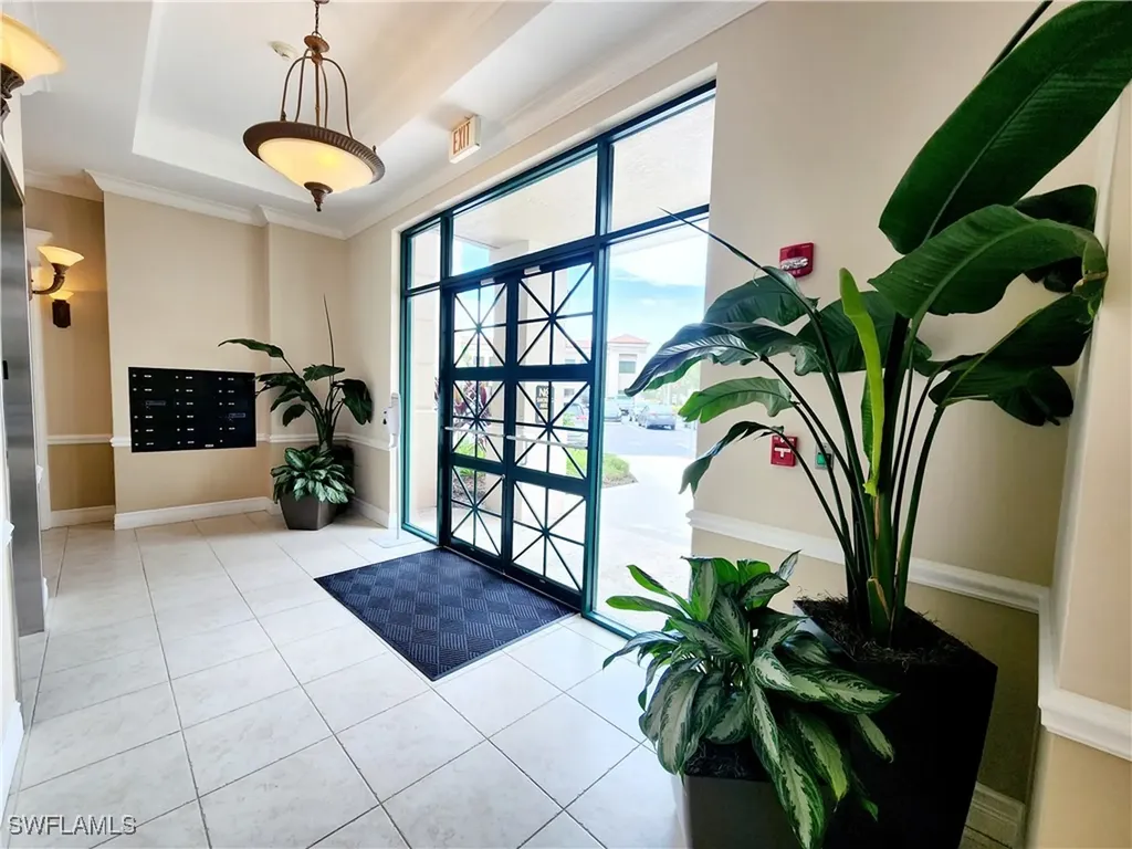 1016 Collier Center Way Naples FL 34110