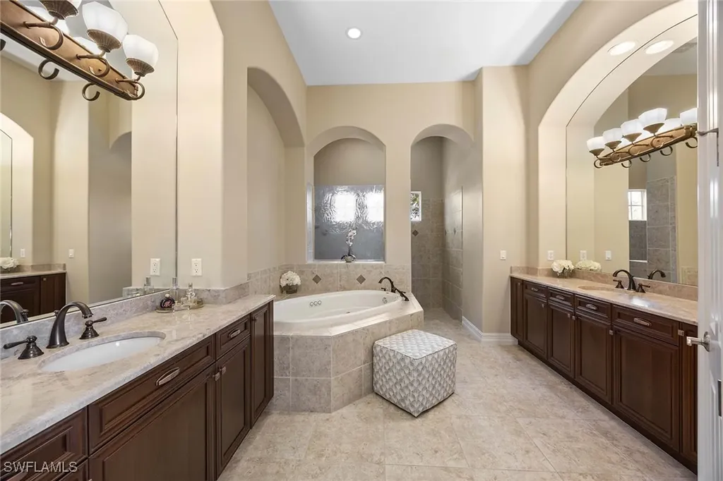 9030 Shenendoah Circle Naples FL 34113