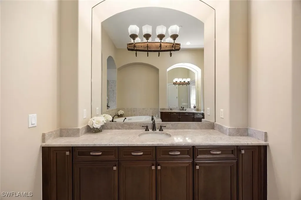 9030 Shenendoah Circle Naples FL 34113