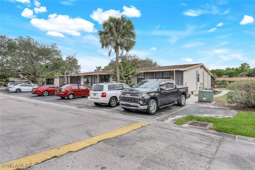 5229 Treetops Drive Naples FL 34113