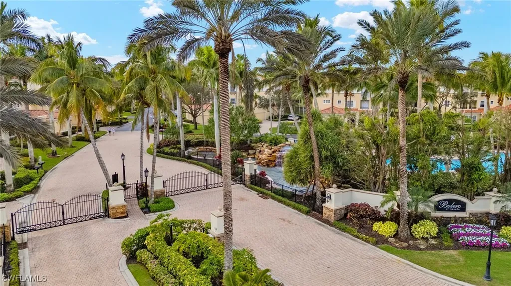 2621 Estrella Court Naples FL 34109