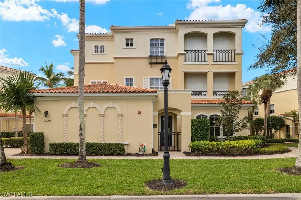 2621 Estrella Court Naples FL 34109