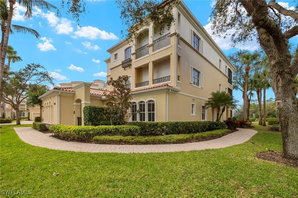 2621 Estrella Court Naples FL 34109