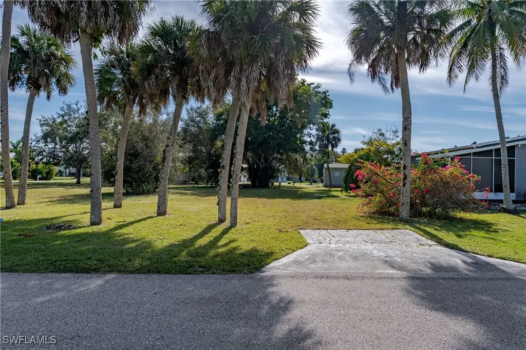 165 Riverwood Road Naples FL 34114