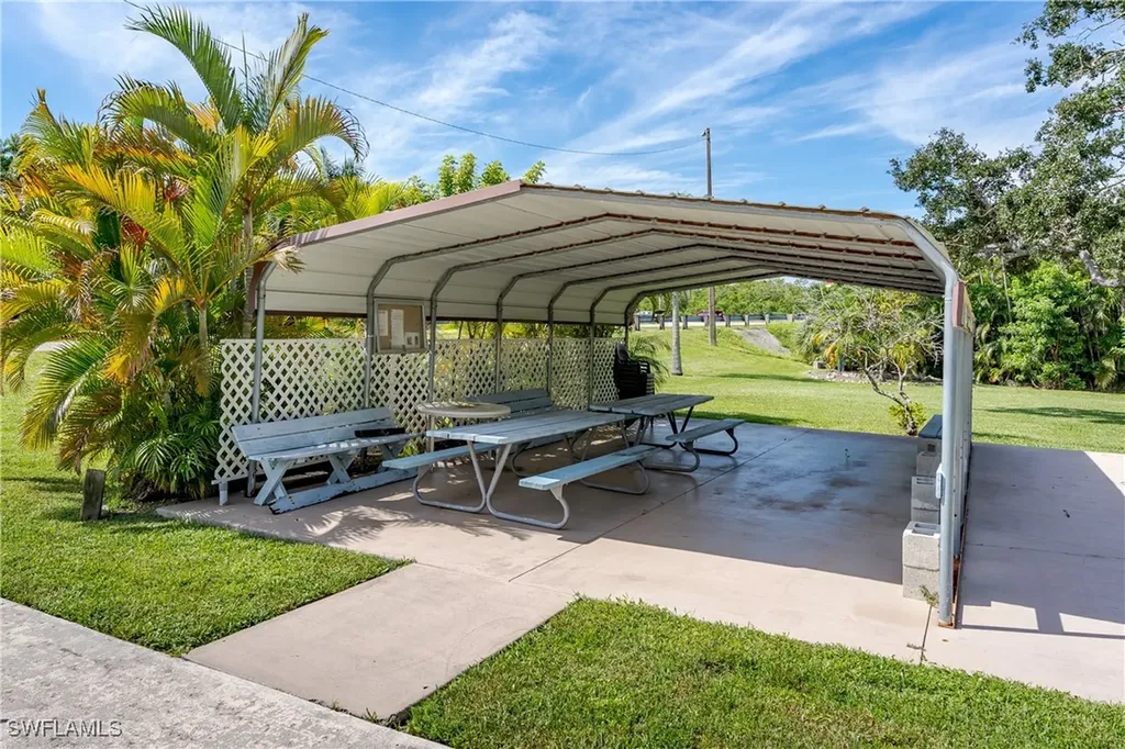 165 Riverwood Road Naples FL 34114