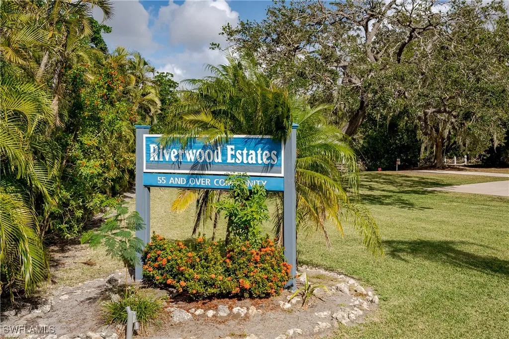 165 Riverwood Road Naples FL 34114