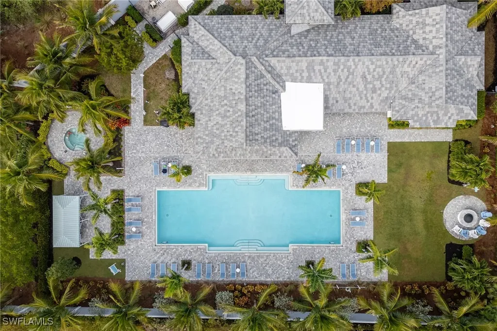 2555 Seychelles Drive Naples FL 34112