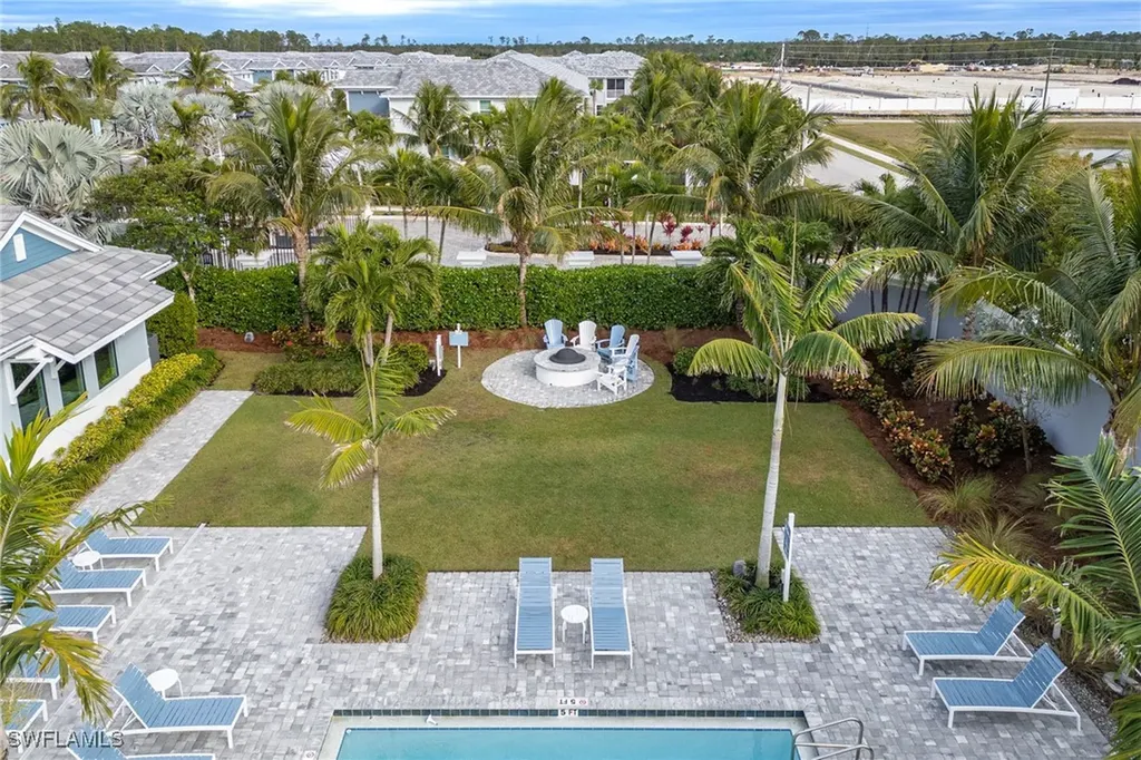 2555 Seychelles Drive Naples FL 34112